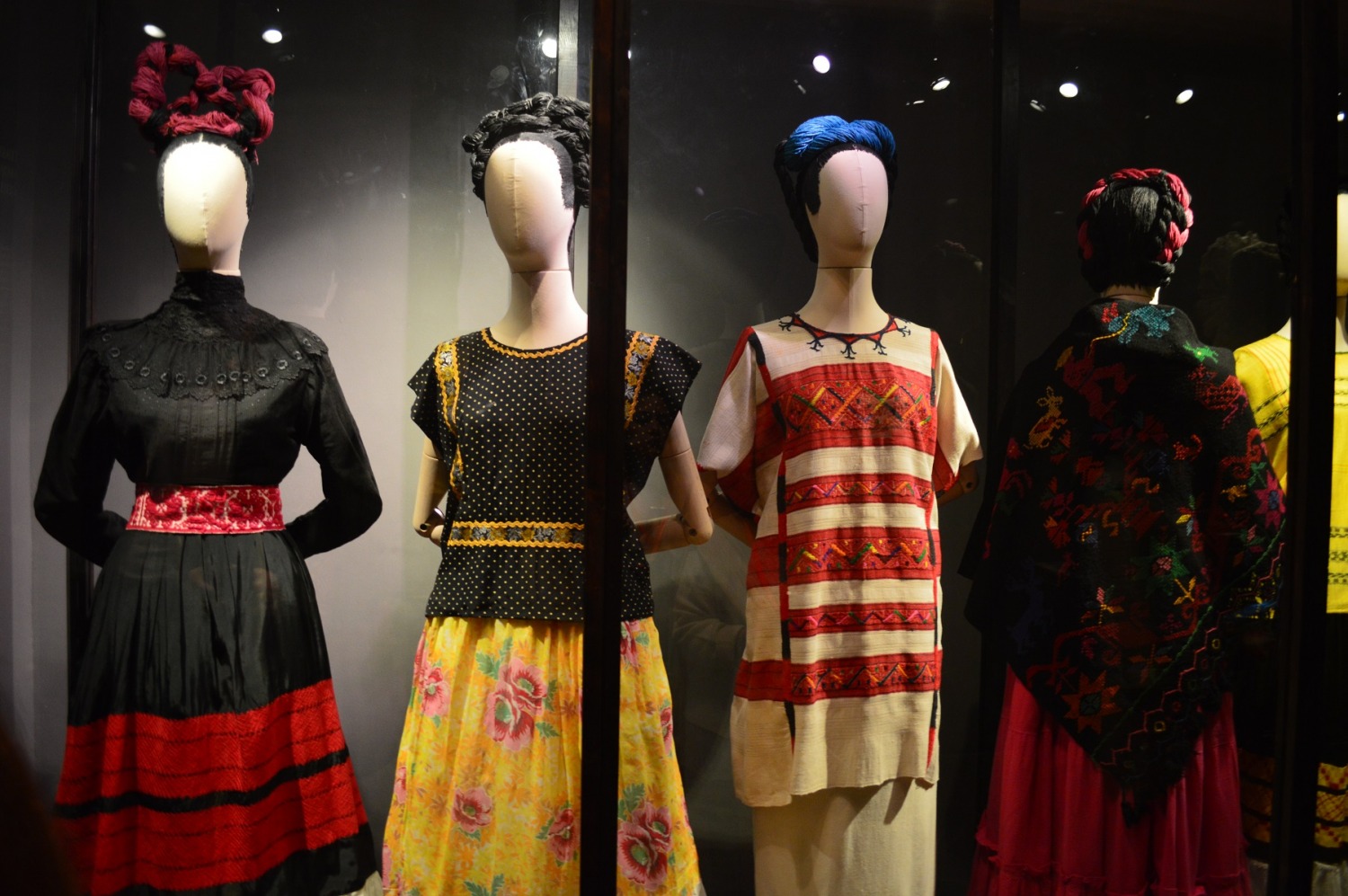 What We Learnt From Frida Kahlo: Making Herself Up Exhibition 