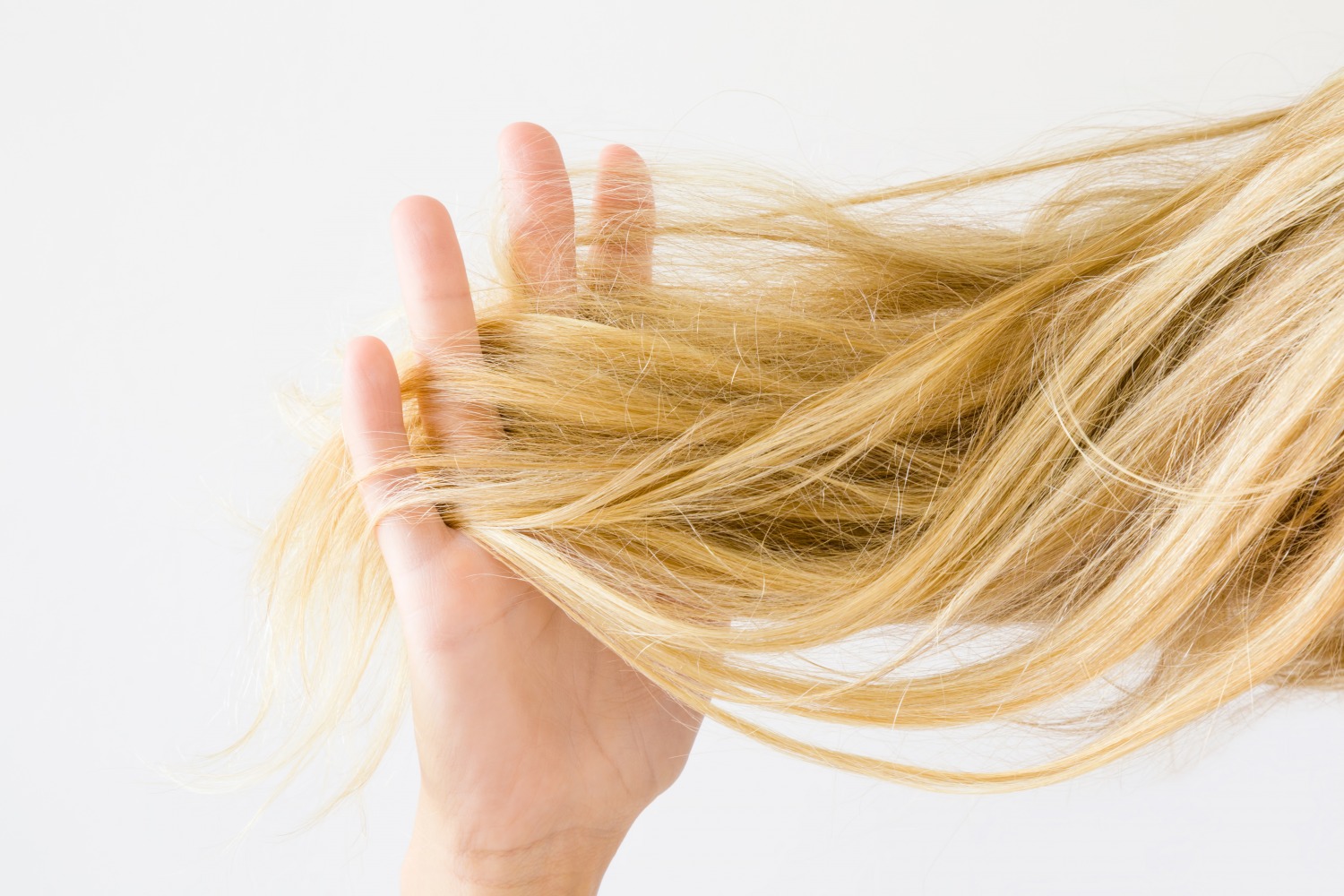 Tricks to tame your frizzy hair